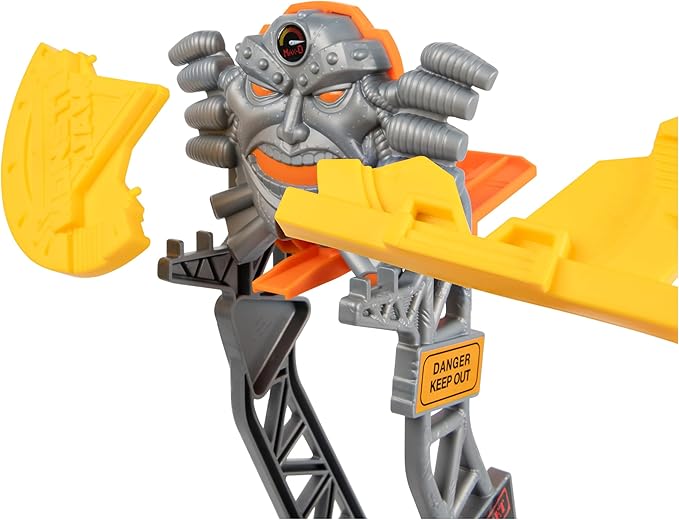 Monster Jam, Official Max-D Break Free Playset with Exclusive 1:64 Scale Max-D Die-Cast Monster Truck