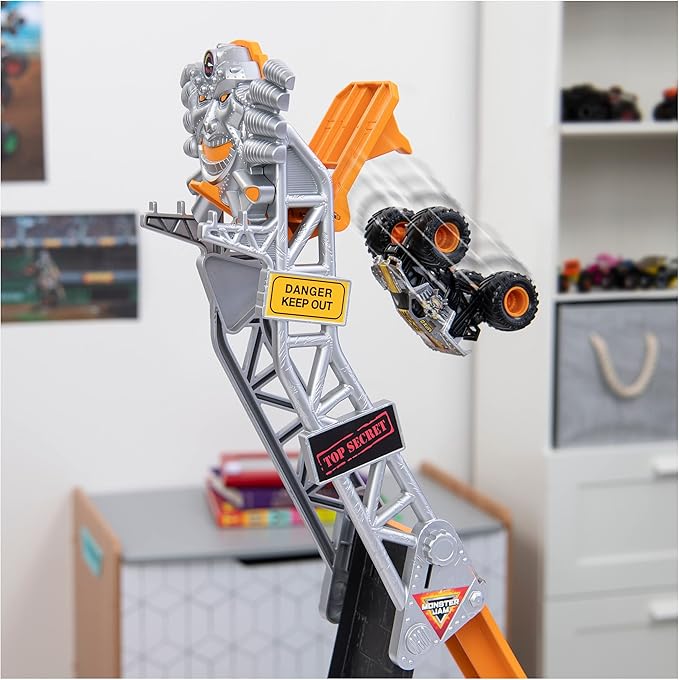 Monster Jam, Official Max-D Break Free Playset with Exclusive 1:64 Scale Max-D Die-Cast Monster Truck