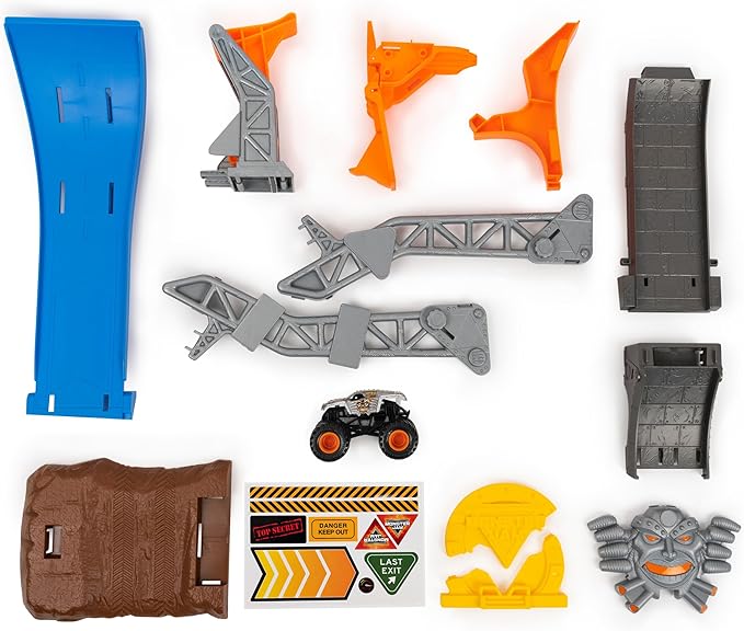 Monster Jam, Official Max-D Break Free Playset with Exclusive 1:64 Scale Max-D Die-Cast Monster Truck