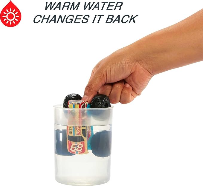 Hot Wheels Toy Monster Trucks, Color Reveal 1:64 Scale Vehicle with Clip-On Water Tank, Dunk in Water for Surprise (Styles May Vary)