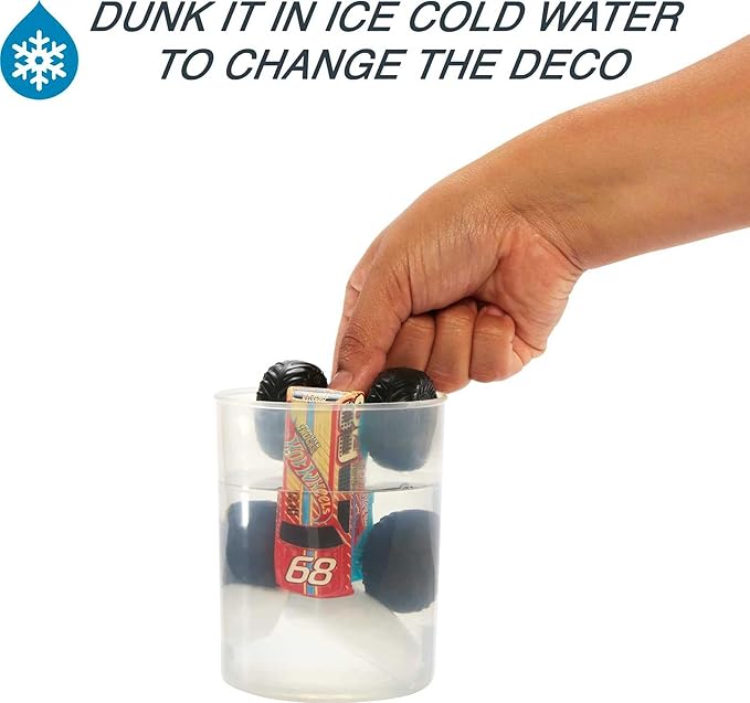 Hot Wheels Toy Monster Trucks, Color Reveal 1:64 Scale Vehicle with Clip-On Water Tank, Dunk in Water for Surprise (Styles May Vary)