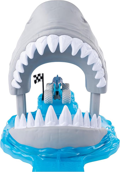 Monster Jam, Official Megalodon Mayhem Playset with Exclusive 1:64 Scale Megalodon Die-Cast Monster Truck