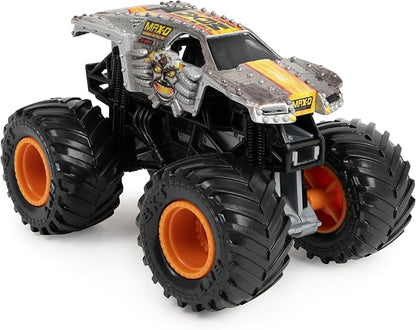 Monster Jam, Official Max-D Break Free Playset with Exclusive 1:64 Scale Max-D Die-Cast Monster Truck