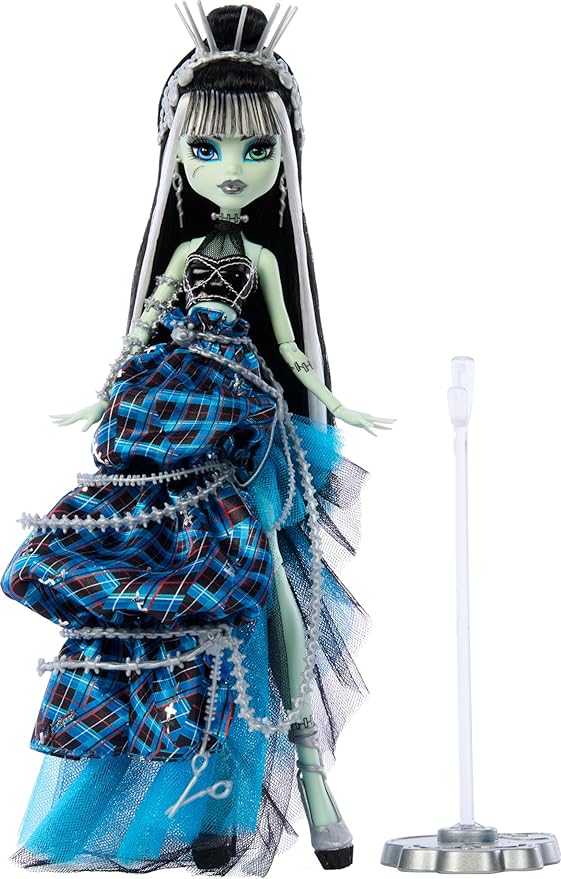 Monster High Frankie Stein Doll with Original Sculpt, Stitched in Style Collector Doll with Deconstructed Gown and Sewing-Inspired Accessories