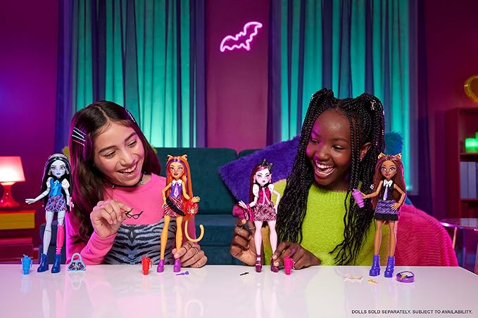 Monster High Buried Secrets Dolls and Accessories, Cozy Creepover Theme with Mystery Doll and 5 Unboxing Surprises (Characters May Vary)