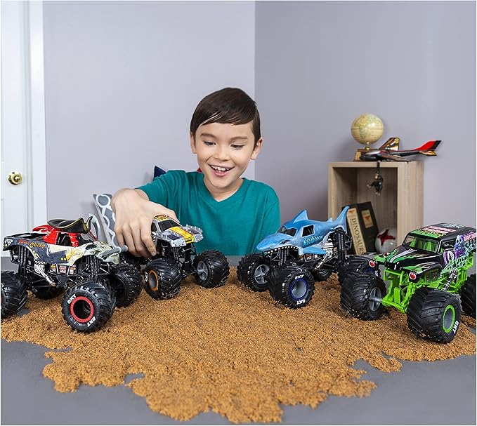 Monster Jam, Official Soldier Fortune Monster Truck, Collector Die-Cast Vehicle, 1:24 Scale, Kids Toys for Boys Ages 3 and up