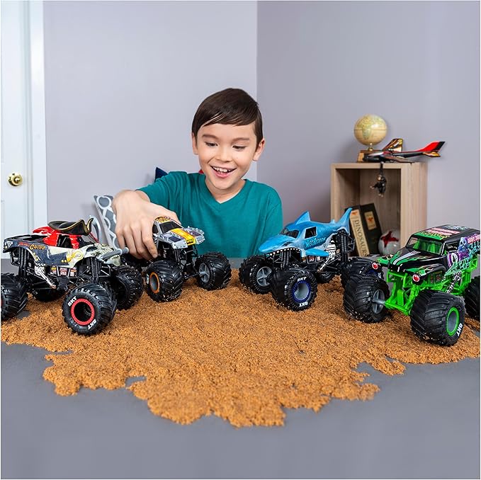 Monster Jam, Official Grave Digger Monster Truck, Collector Die-Cast Vehicle, 1:24 Scale, Kids Toys for Boys Ages 3 and up